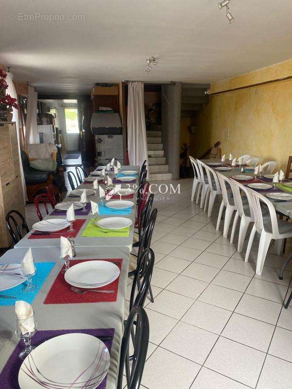 Commerce à SAINT-ROMAIN-DE-LERPS