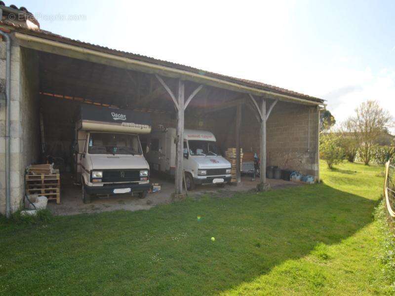 Maison à LA ROQUILLE