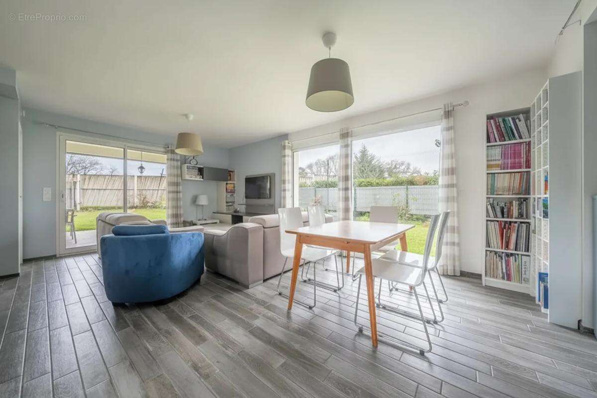 Maison à AMBARES-ET-LAGRAVE