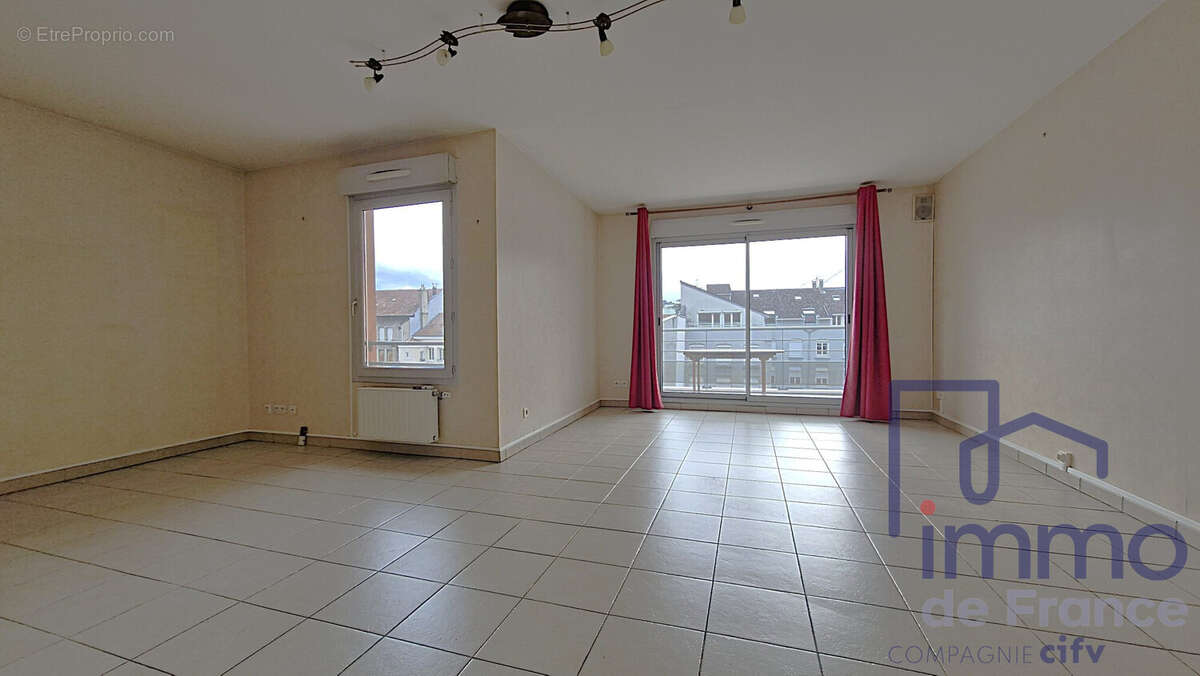 PIECE ACTUELLE - Appartement à SAINT-ETIENNE