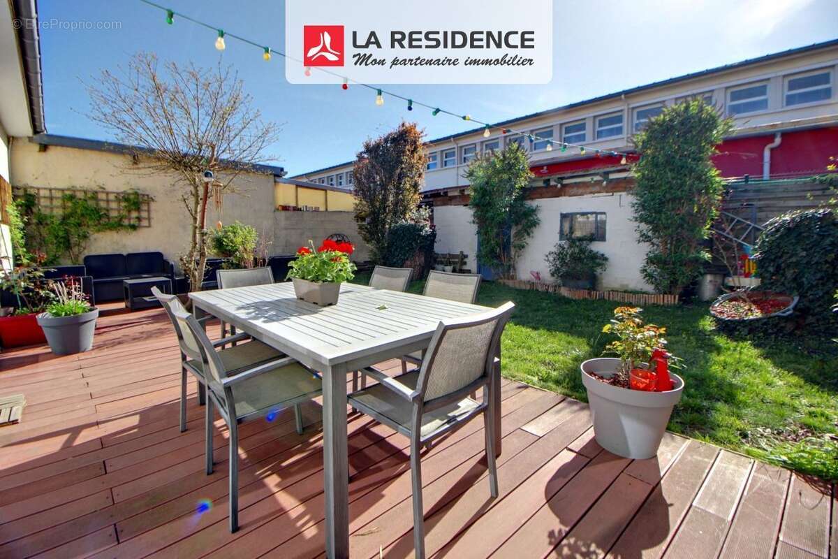 Maison à LES CLAYES-SOUS-BOIS