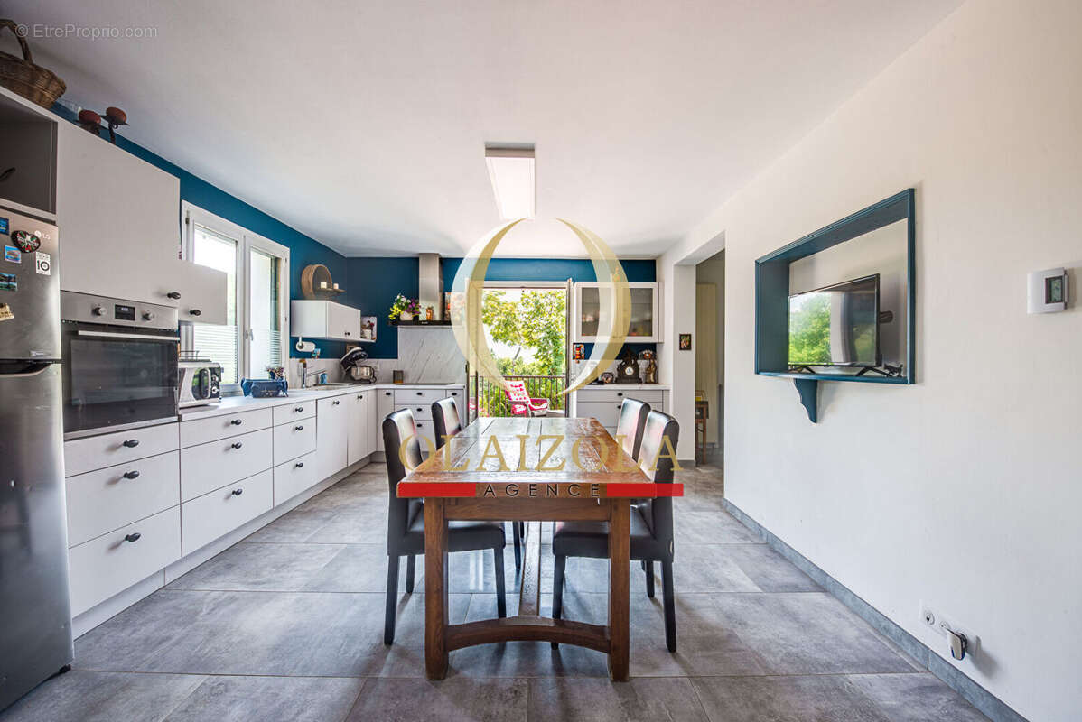 ESPELETTE - Maison basque avec appartement T2 et terrain de 2 000 m² - photo 8