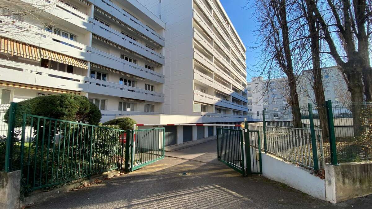 Parking à LYON-7E