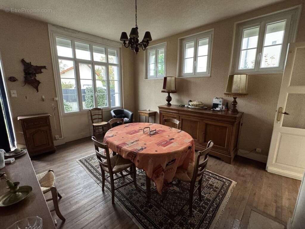 Maison à SAINT-AMAND-MONTROND