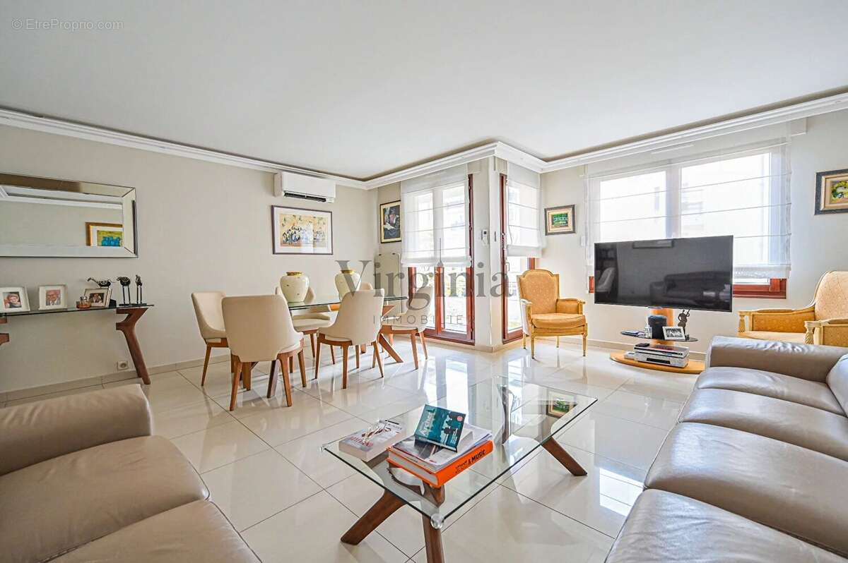 Appartement à CHARENTON-LE-PONT