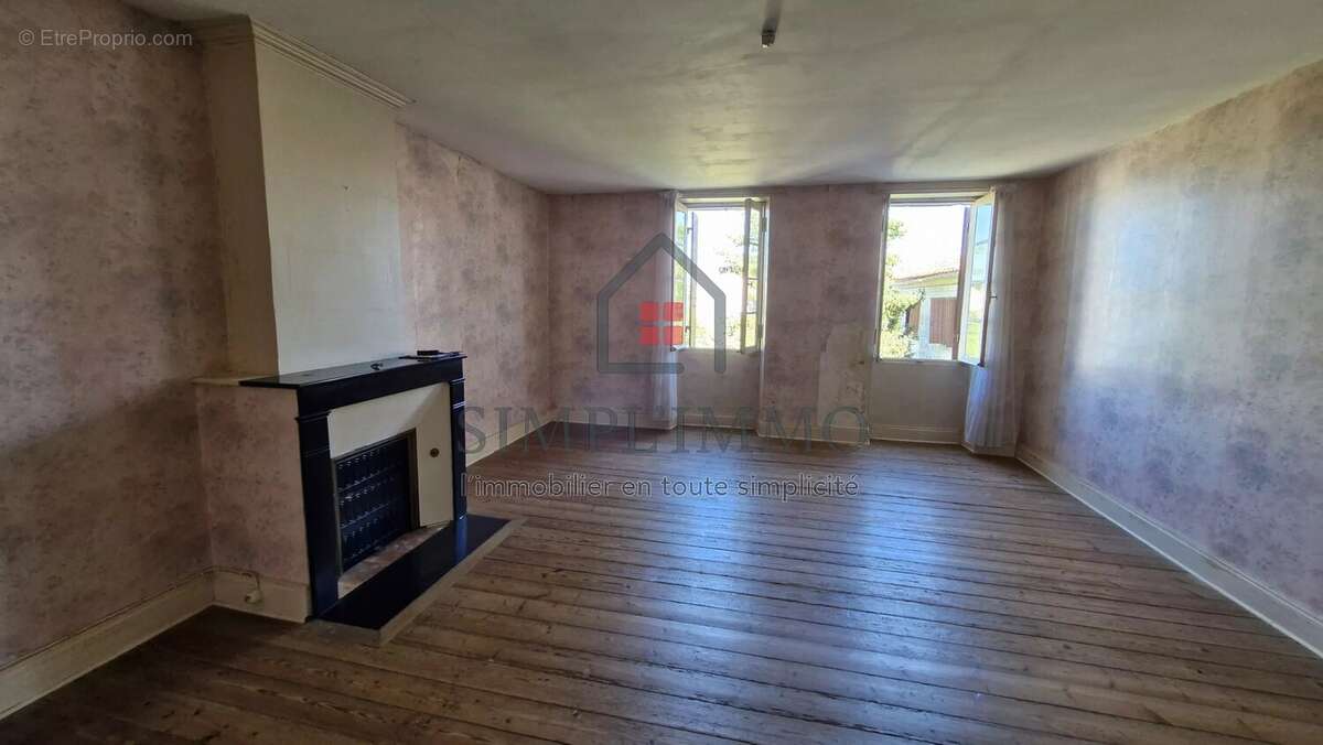 Maison à CHAMPAGNE