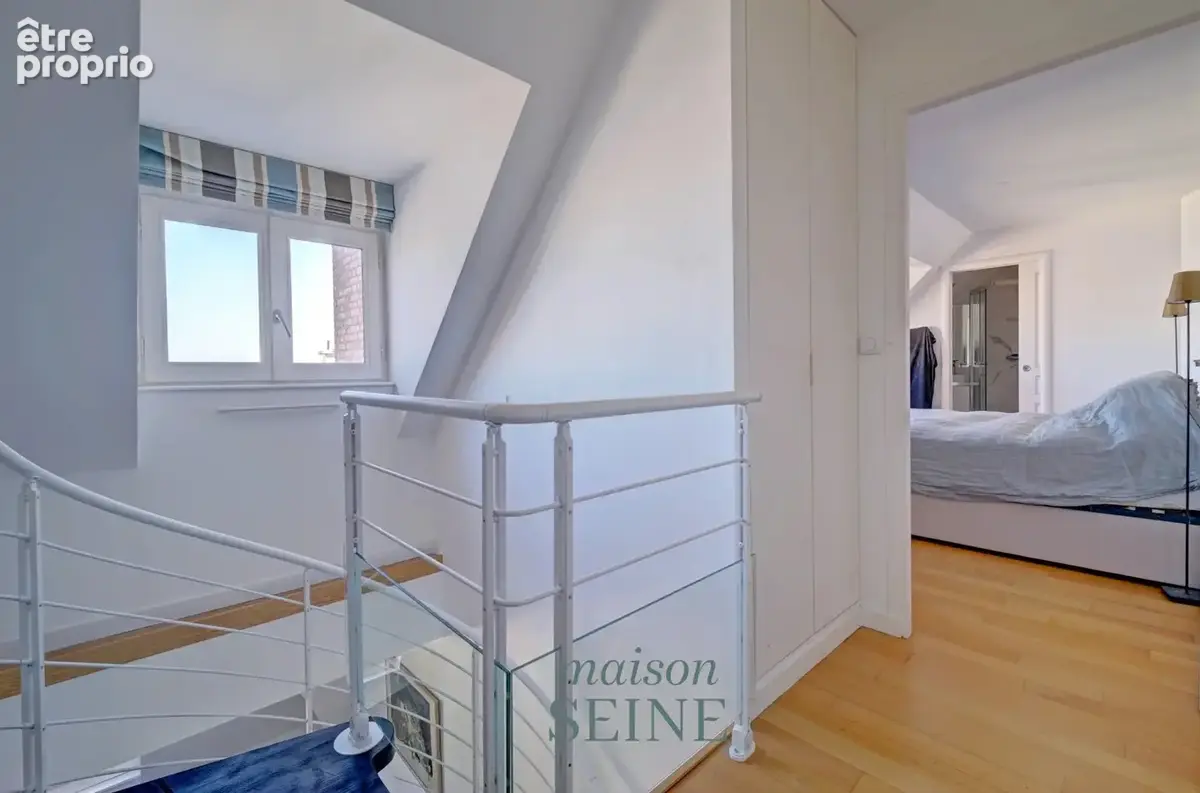 Exclusivité - Neuilly Mairie - Dernier étage - Appartement duplex deux chambres en parfait état - Vue dégagée - photo 8
