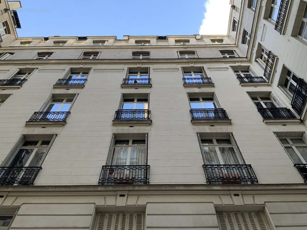 Une Studette calme et plein soleil rue Théodule Ribot - photo 9