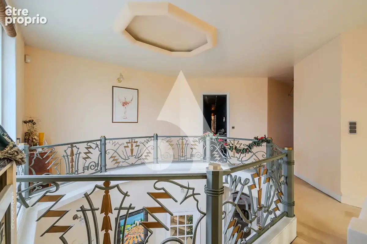 Triangle d'Or, Magnifique Maison 9 pièces de 300 m2 - photo 15