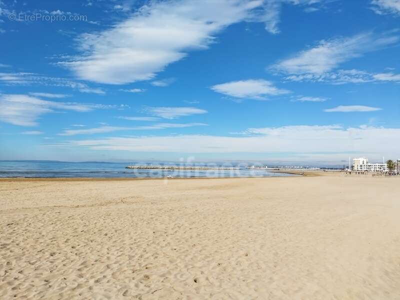 Commerce à AIGUES-MORTES