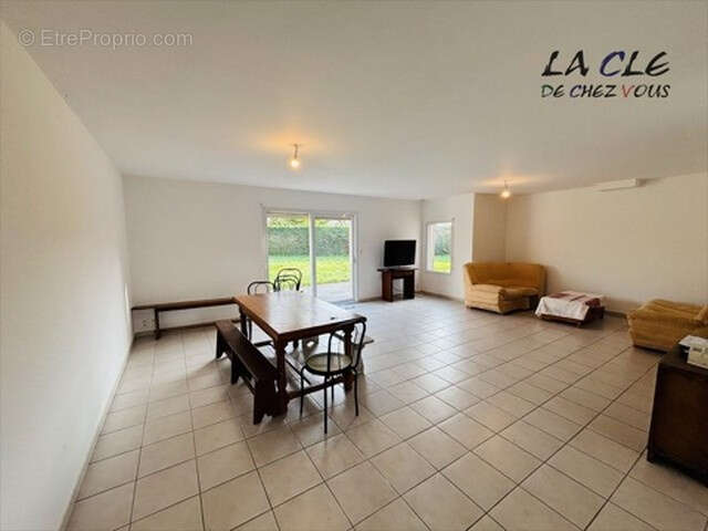 Maison à SAINT-MARTIN-DE-FRAIGNEAU