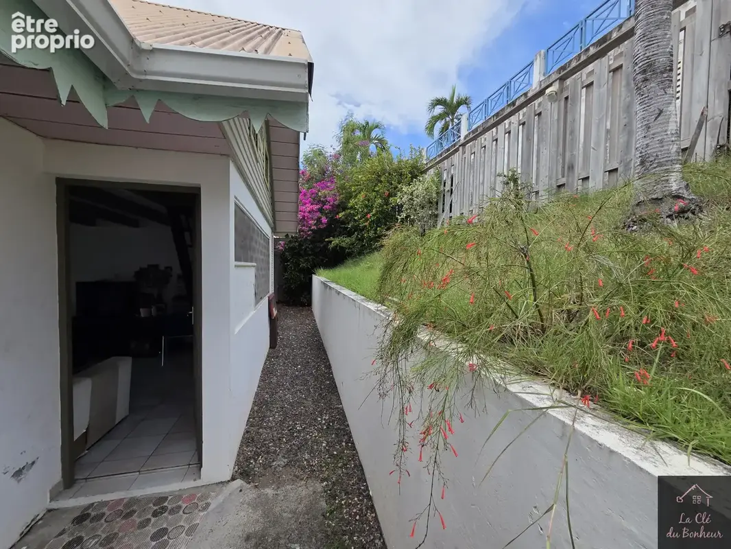 Le Carbet   Maison T3 bis avec vue mer, jardin privatif et piscine - photo 4