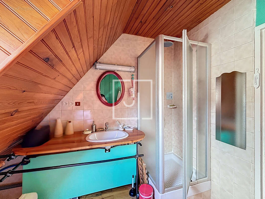 Maison à LE LAUZET-UBAYE