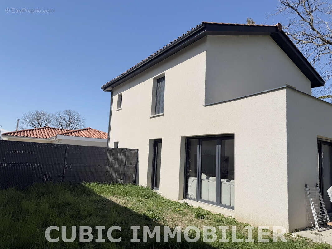 Maison à AMBERIEUX