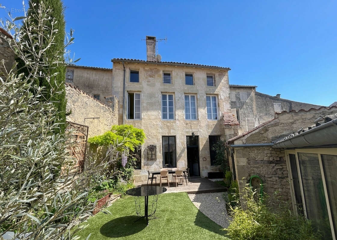 Nouveau prix - Élégante maison de ville de 6 chambres en centre-ville avec jardin - photo 15