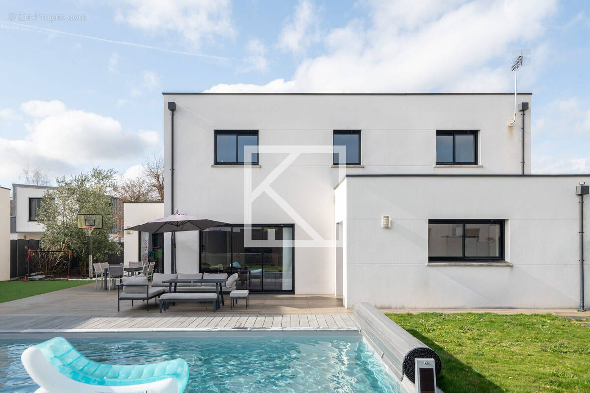 Maison à SAINT-ERBLON