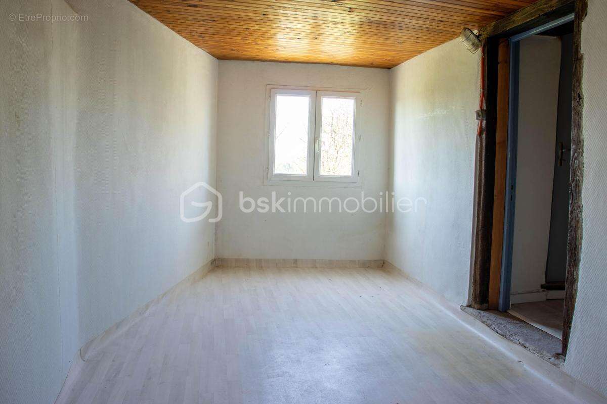 Maison en pierre de 100 m², 4 chambres, atelier et terrasse couverte - photo 6