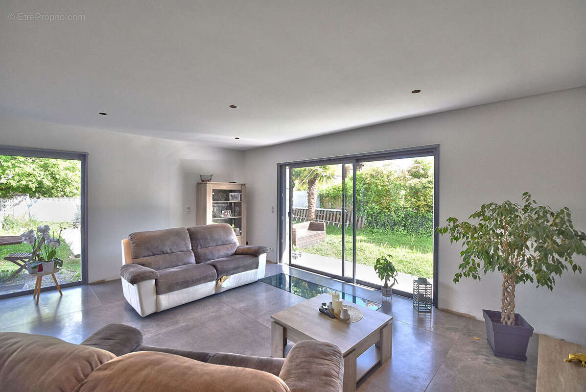 Maison à CHAZAY-D'AZERGUES