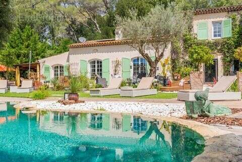 Maison 260 m² à Roquefort-Les-Pins  - photo 3