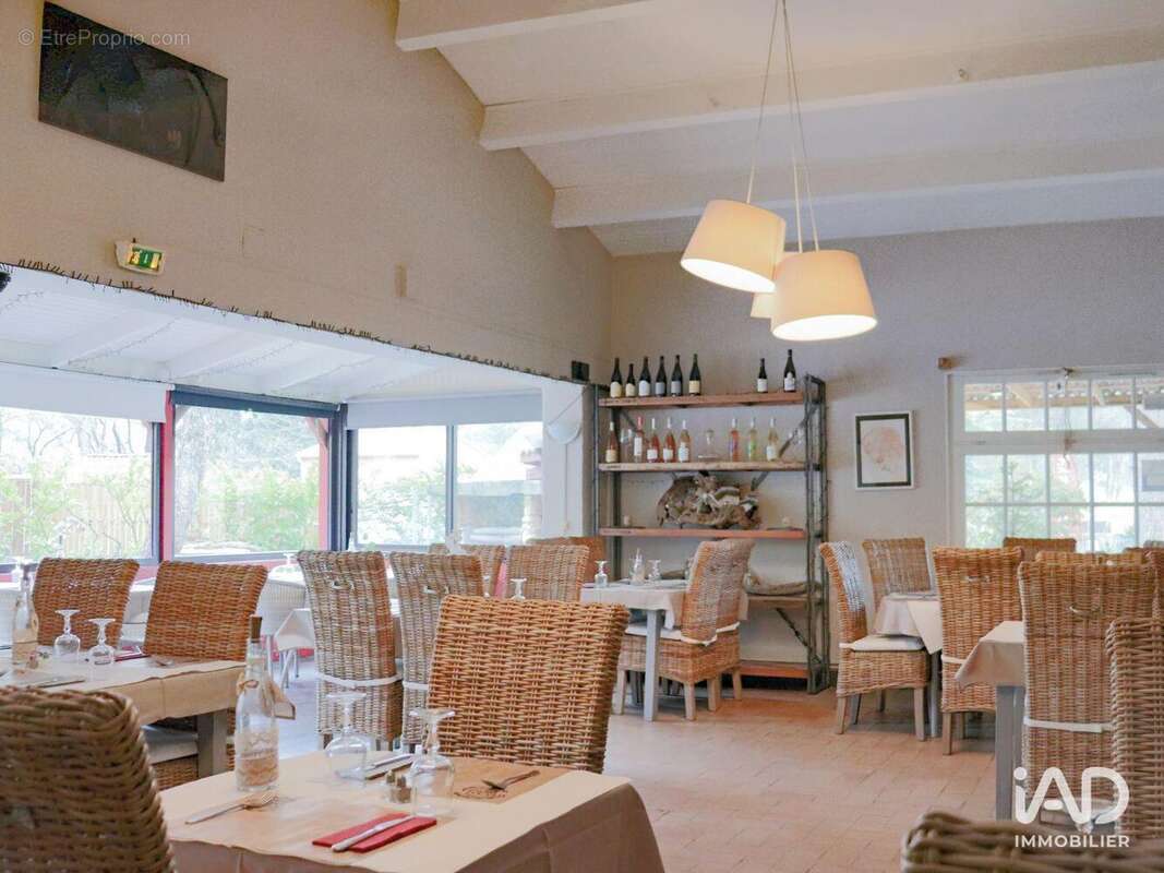 Photo 5 - Commerce à MORNAS