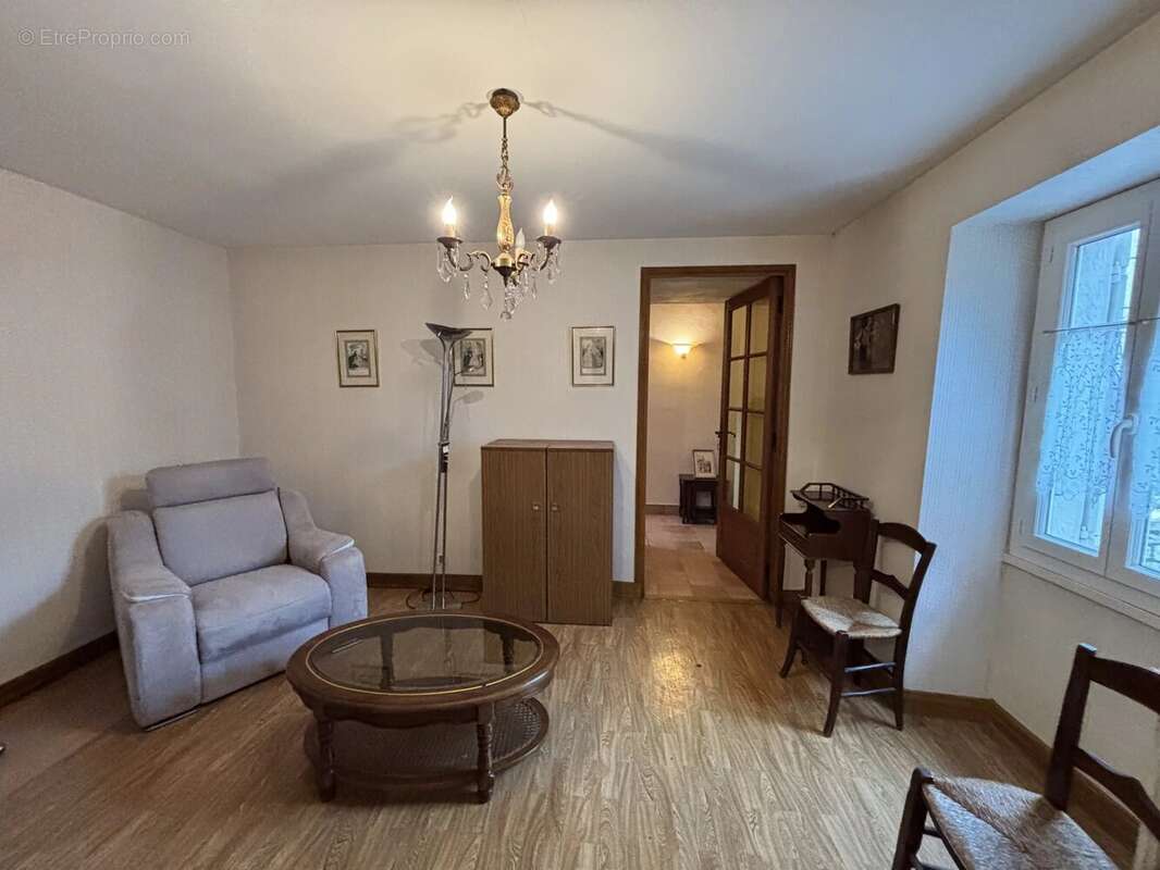 Maison à MONTAIGU-DE-QUERCY