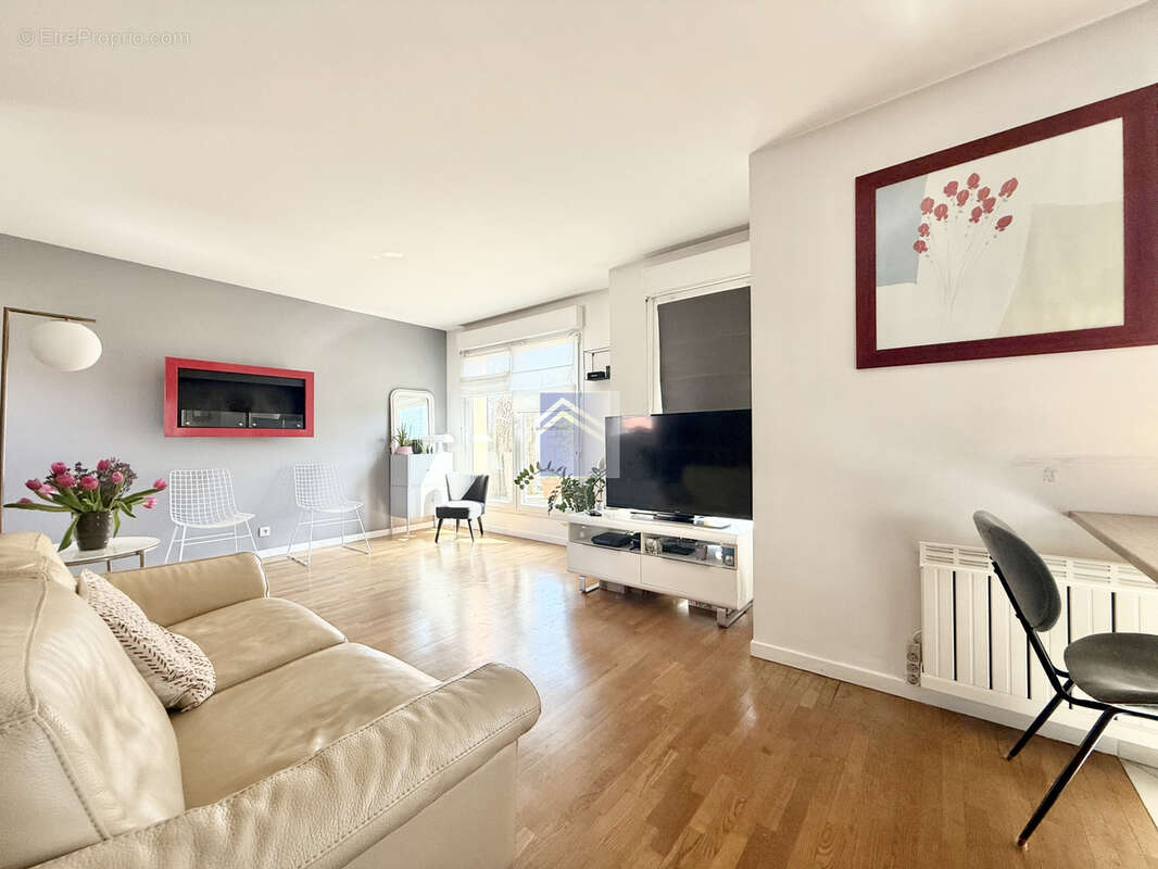 Appartement à COURBEVOIE