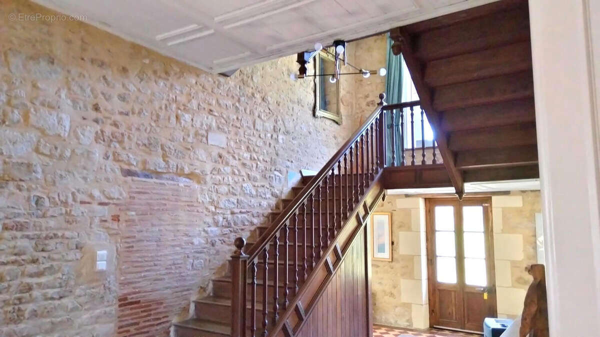 ESCALIER - Maison à PRESSAC