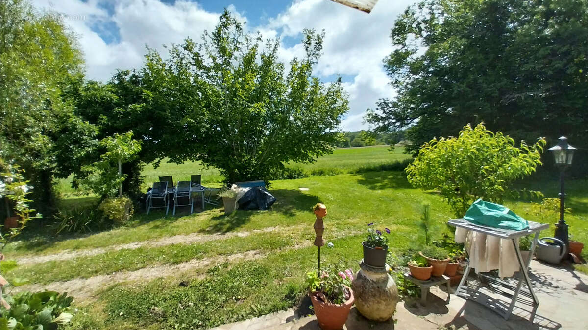 SOUS-OFFRE ! Maison de 2 chambres sur 8000m2 de terrain au calme et sans vis à vis dans le Périgord Vert. - photo 7