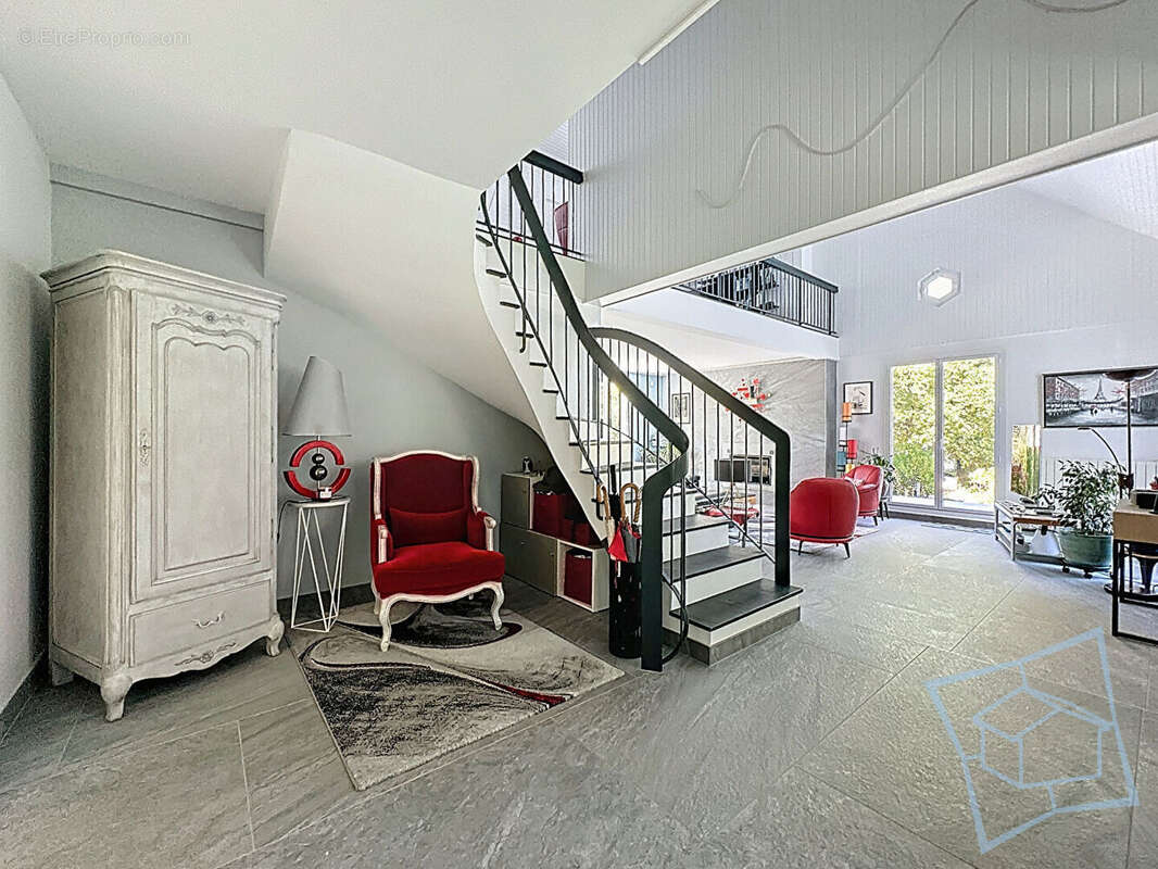 Maison à DAMPIERRE-EN-YVELINES