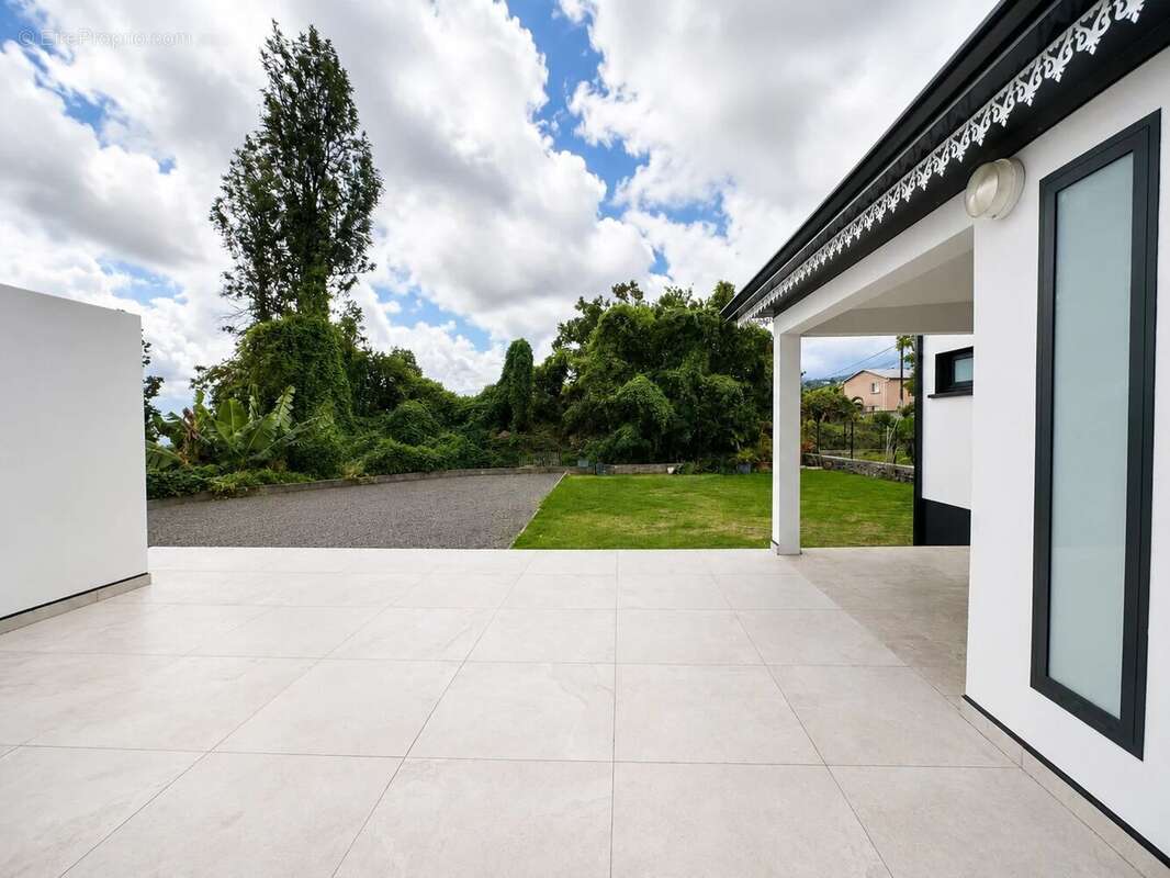 Maison 70 m² à Le Tampon  - photo 3