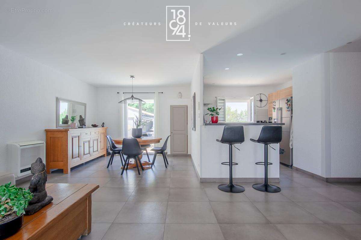 Maison traversante T4 de m² sur 110m² de terrain avec piscine, pool house et garage – Secteur Chantegrive - photo 8