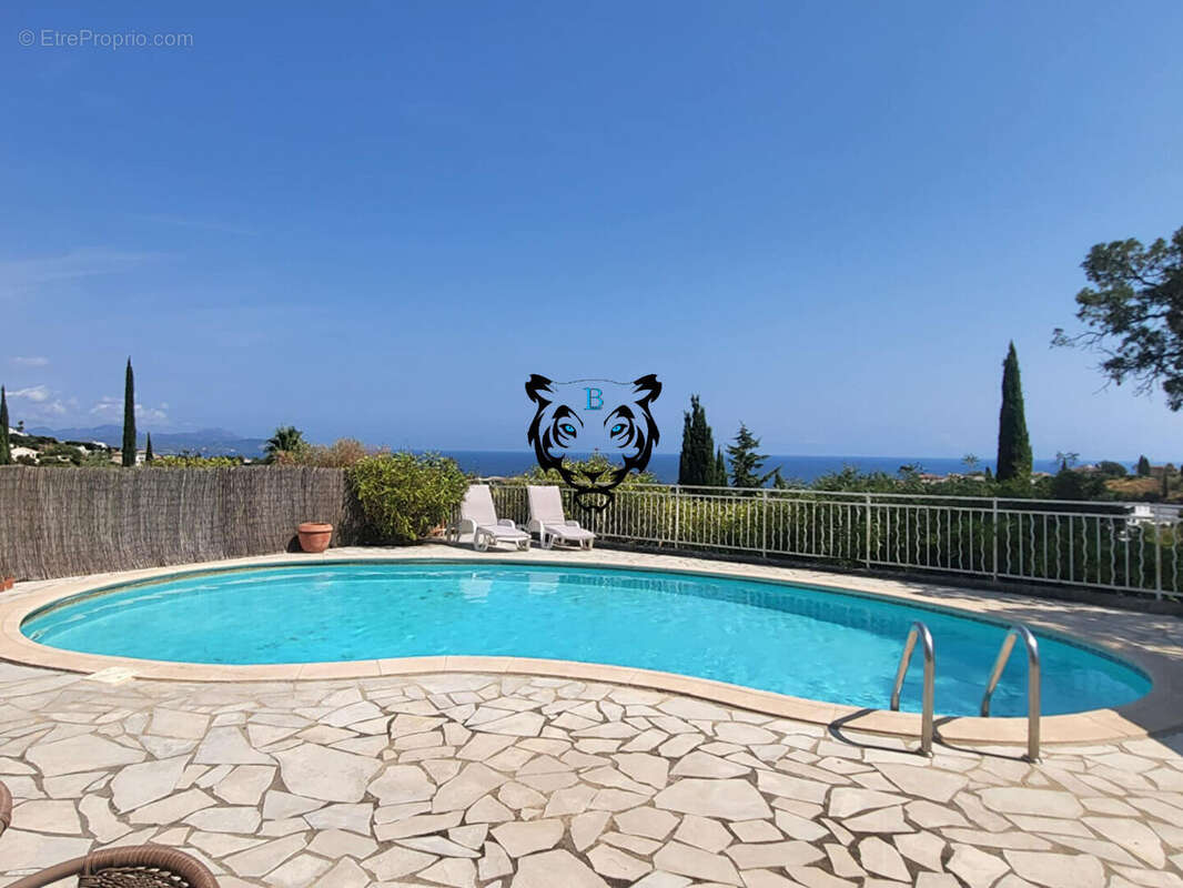 Maison à LES ISSAMBRES