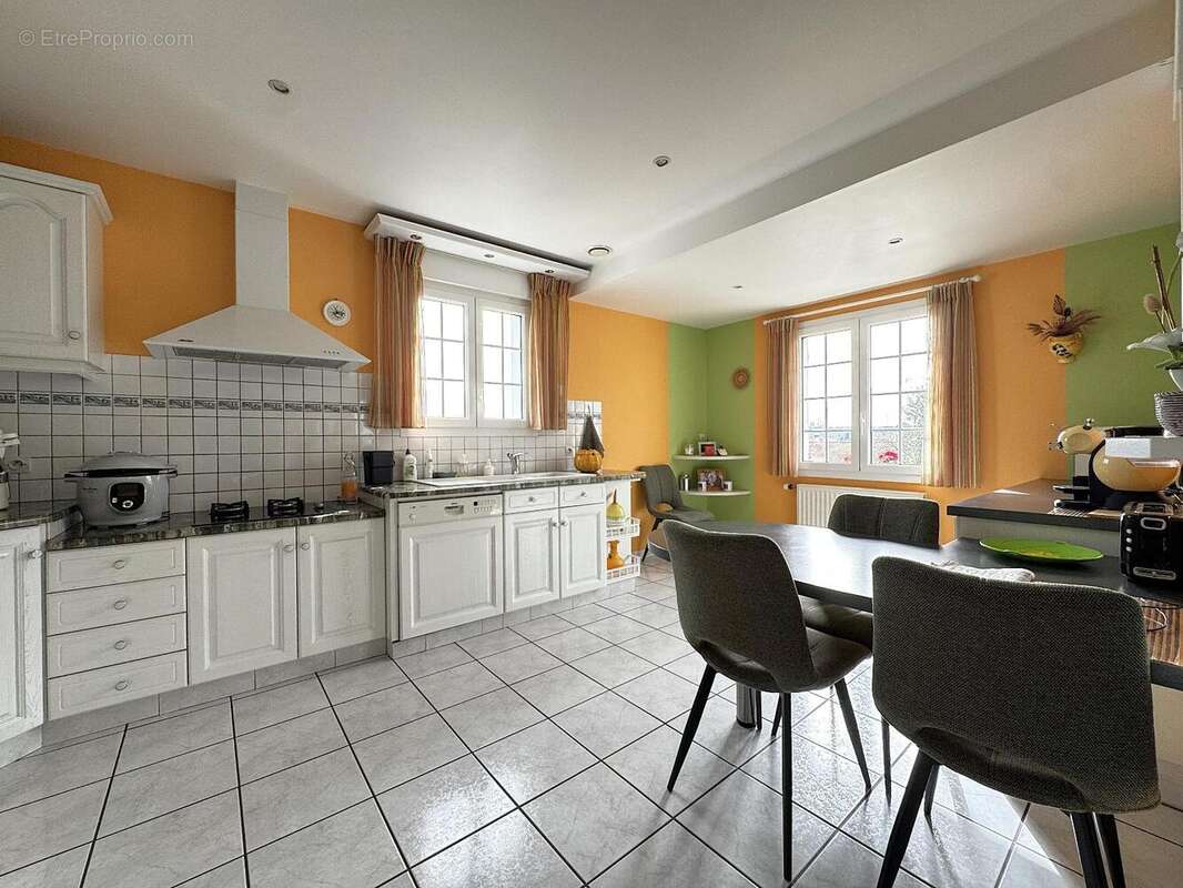   - Maison à SAINT-LEGER-DE-MONTBRUN