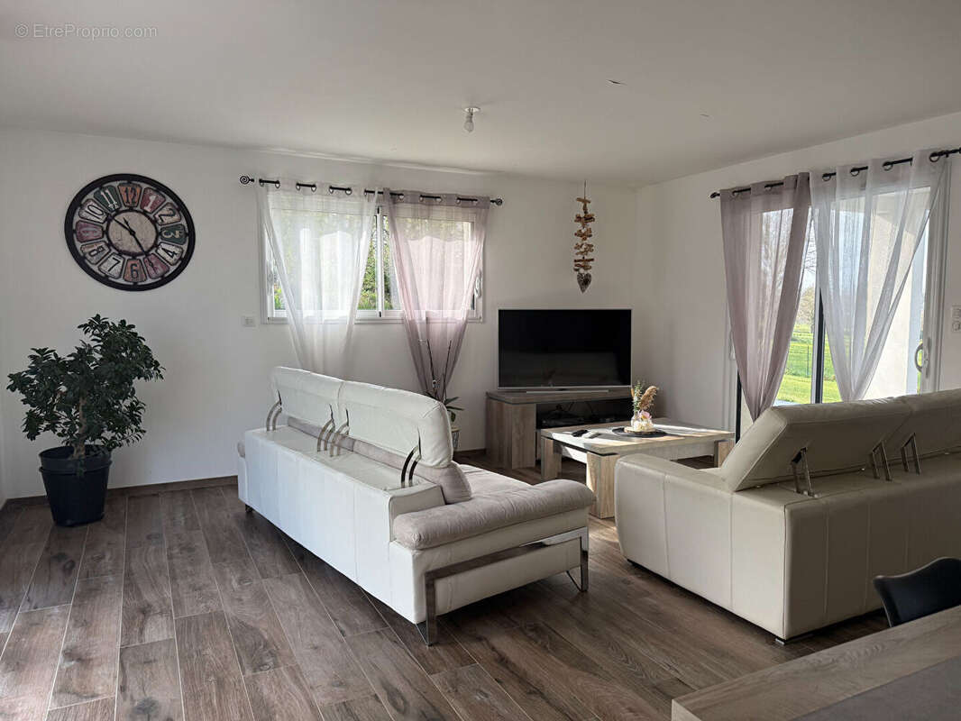 Maison à SAINT-LEONARD-DE-NOBLAT