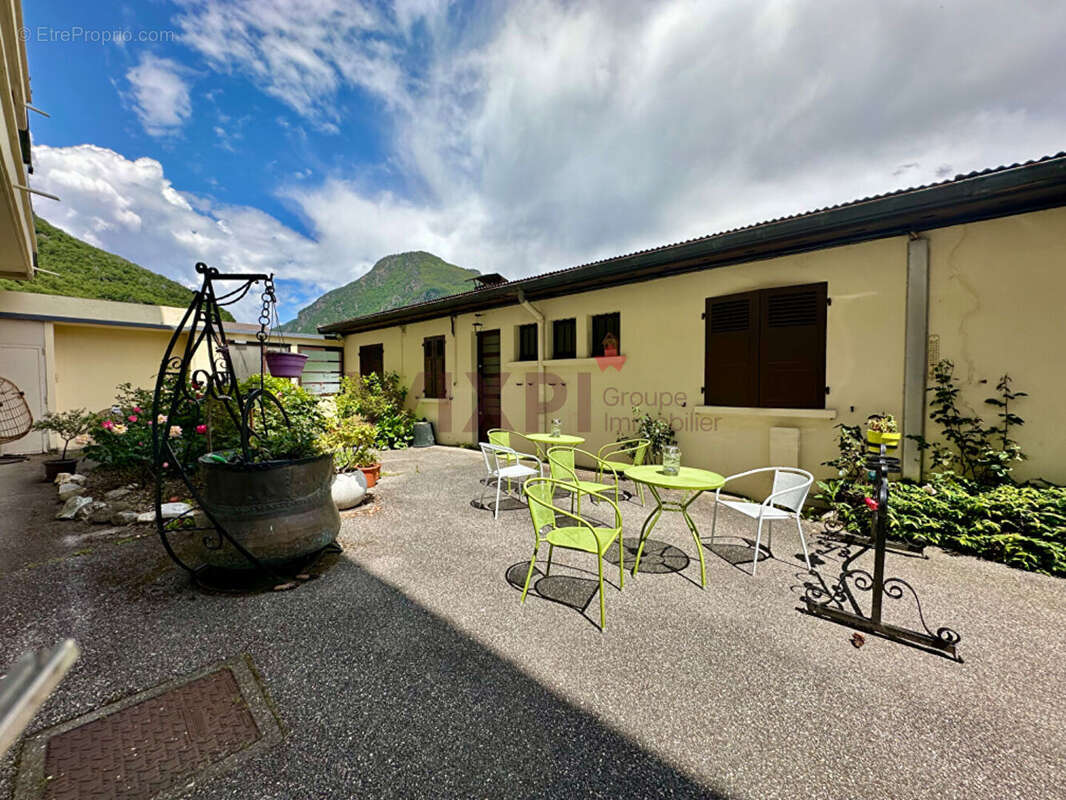 Hotel/ immeuble de 1200m2 - photo 2
