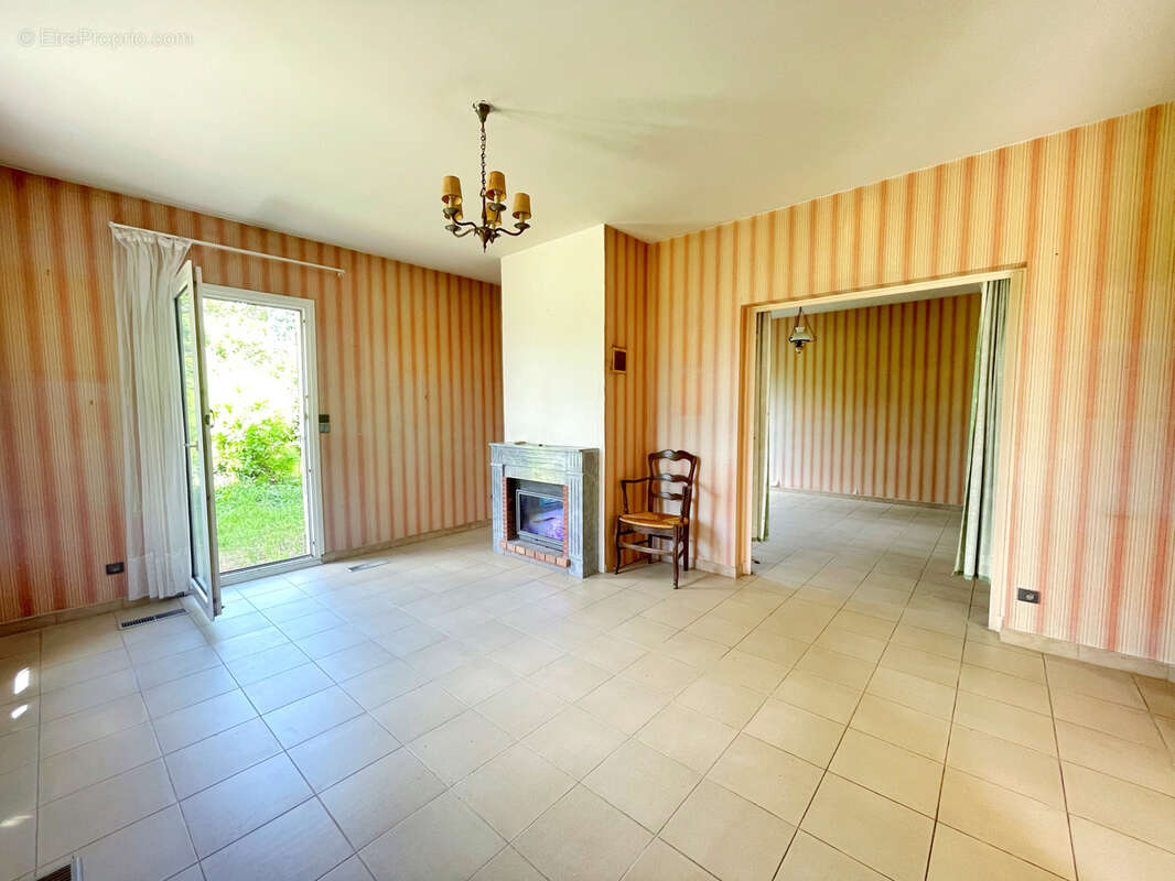 Maison à CHARLY