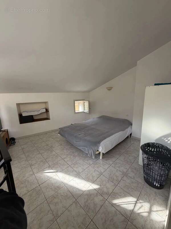 Appartement à PUGET-THENIERS