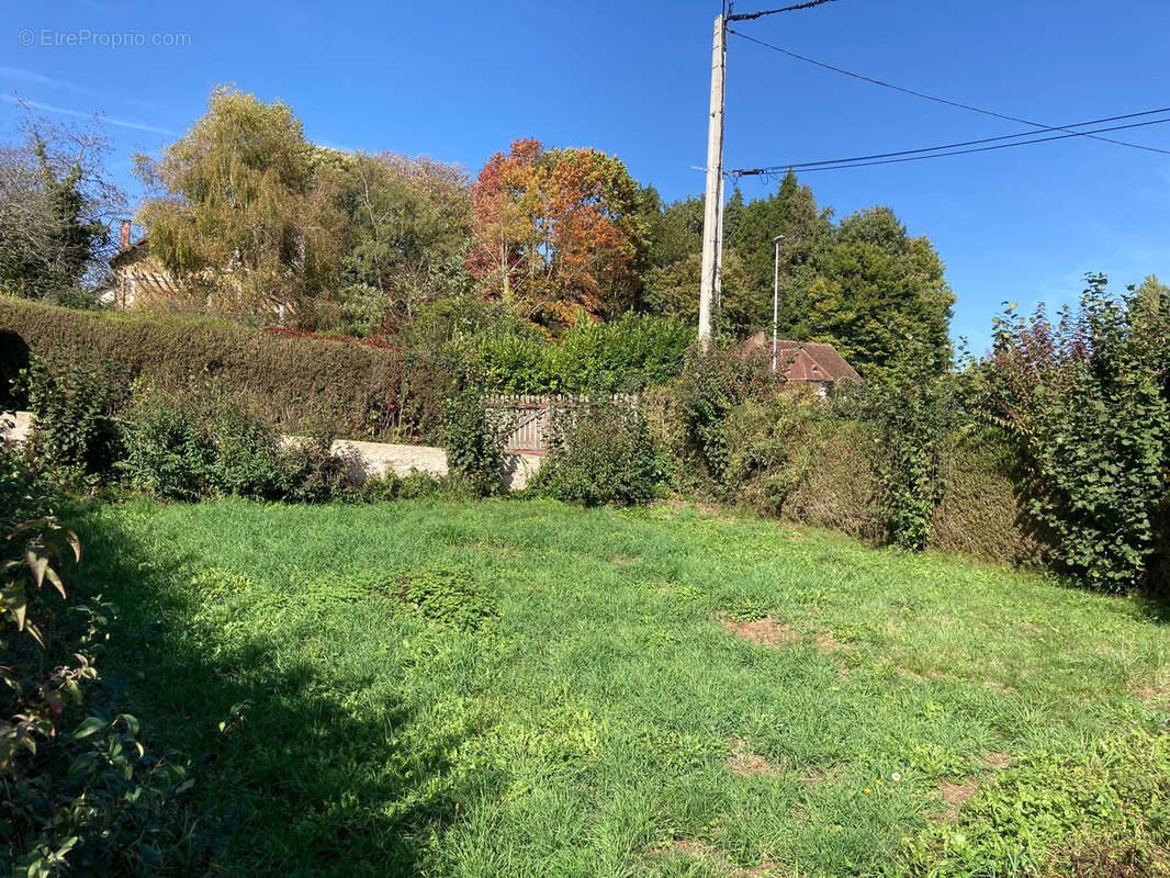Coussac Bonneval Maison du bourg ; 3 pièces sur sous-sol, jardin, vues et proches commerces - photo 2