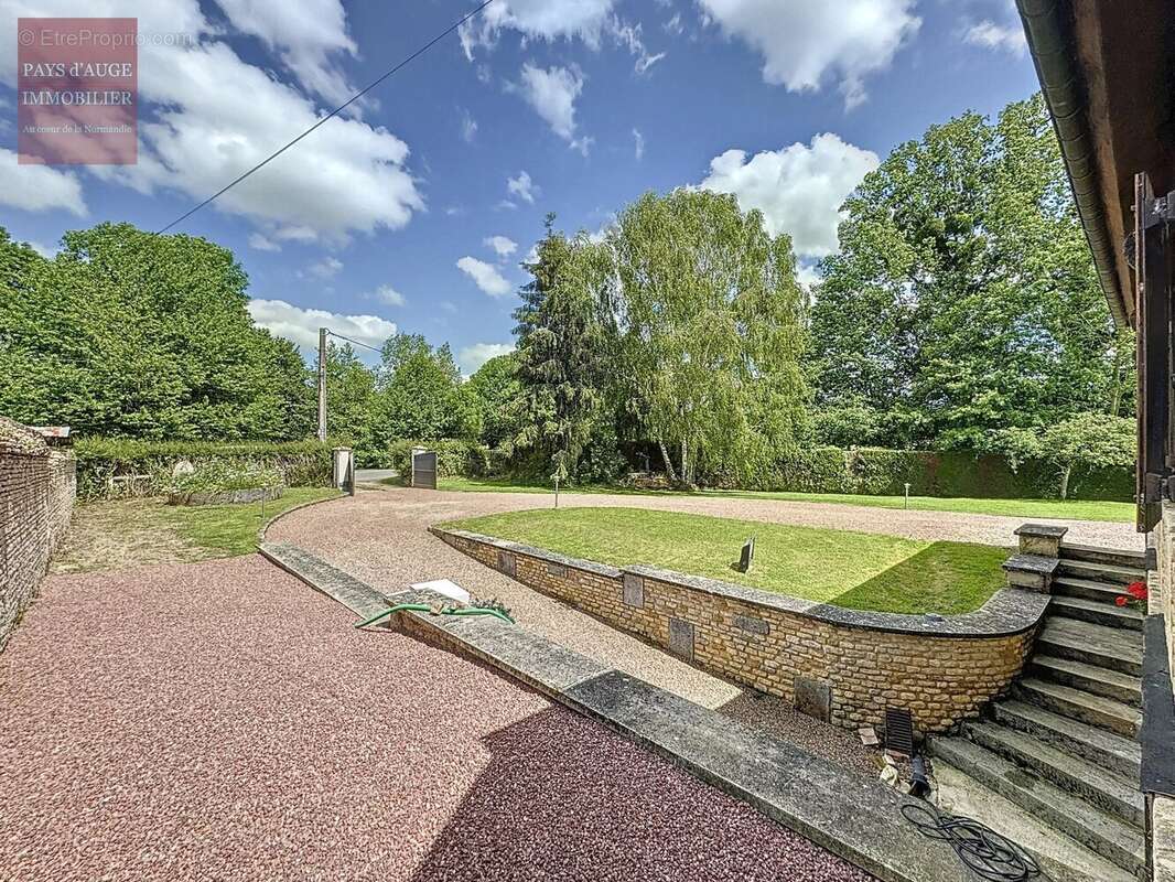 Maison à SAINT-PIERRE-SUR-DIVES