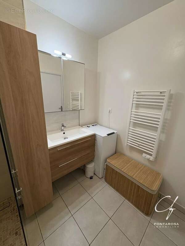 Appartement à ROQUEBRUNE-SUR-ARGENS