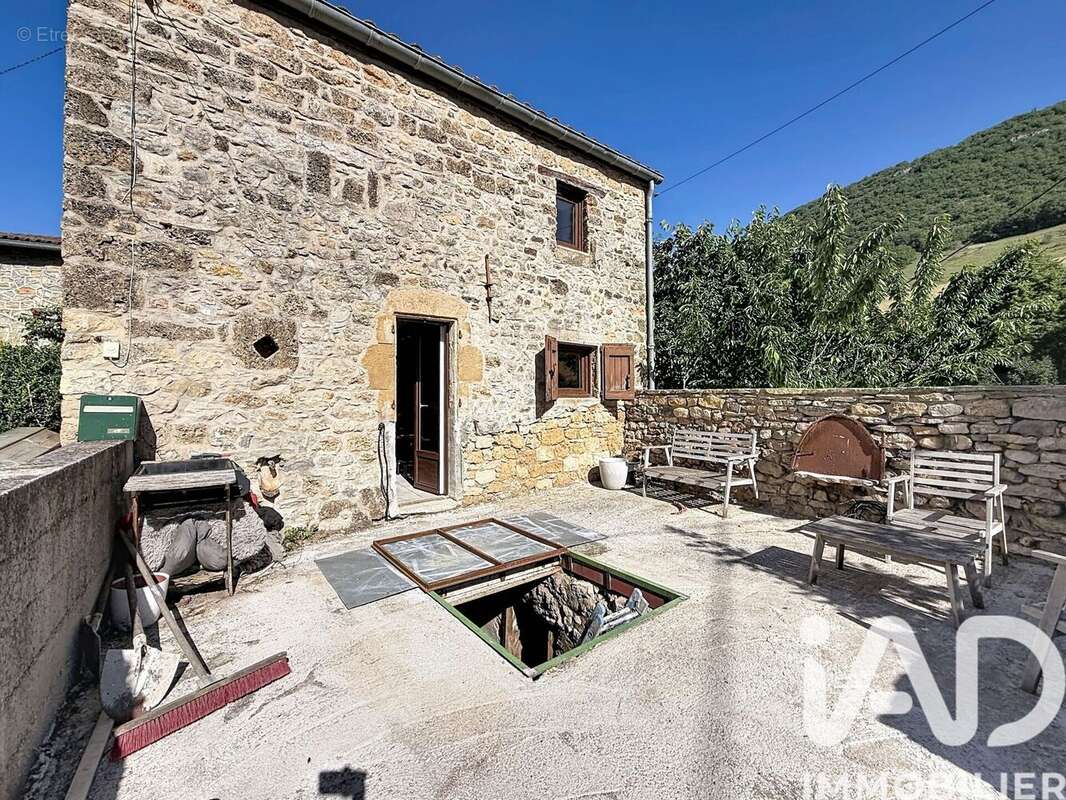 Photo 3 - Maison à SAINT-GEORGES-DE-LUZENCON