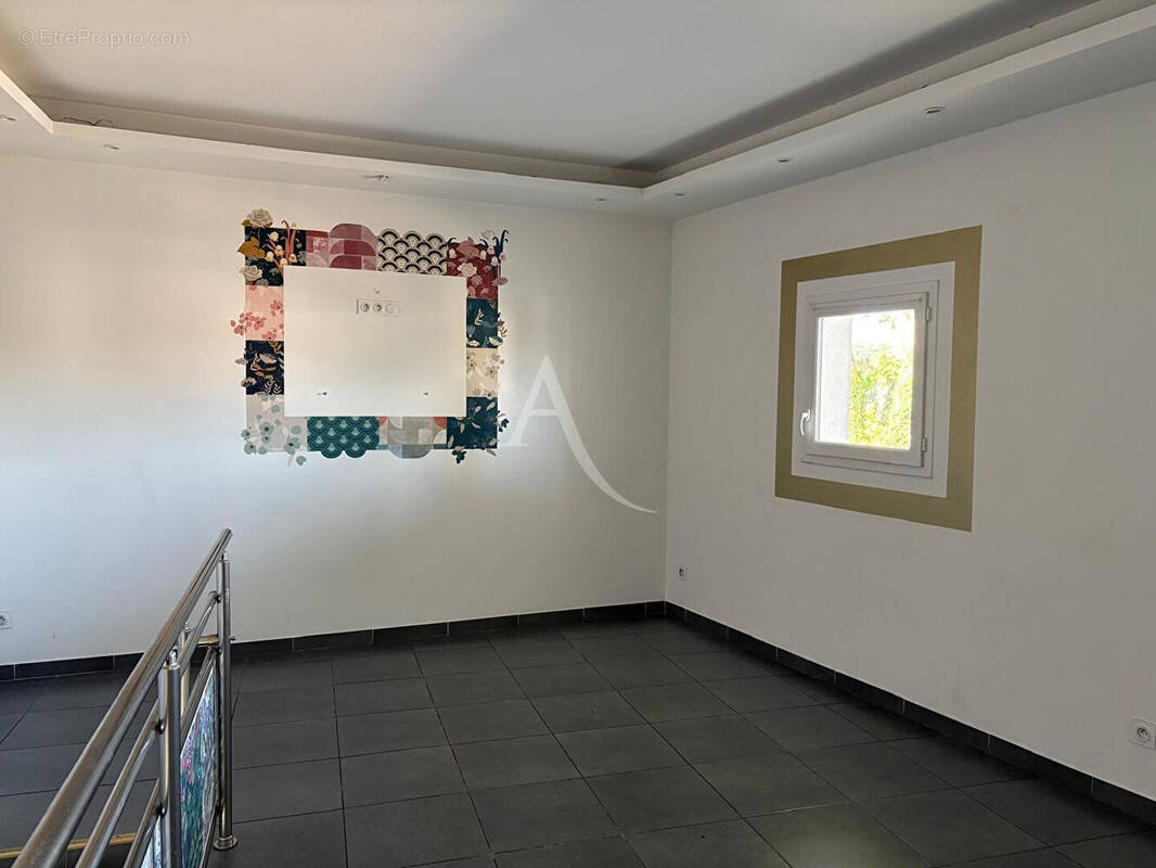 Commerce à VINON-SUR-VERDON