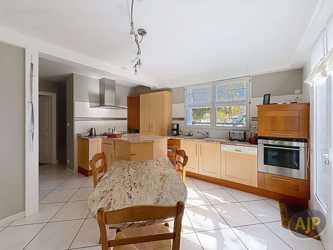 Maison Challans 205 m² avec piscine - photo 2