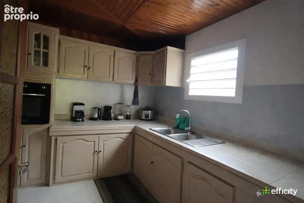 Maison 9 pièces 196 m² à vendre à Saint-Louis (97421) - photo 5