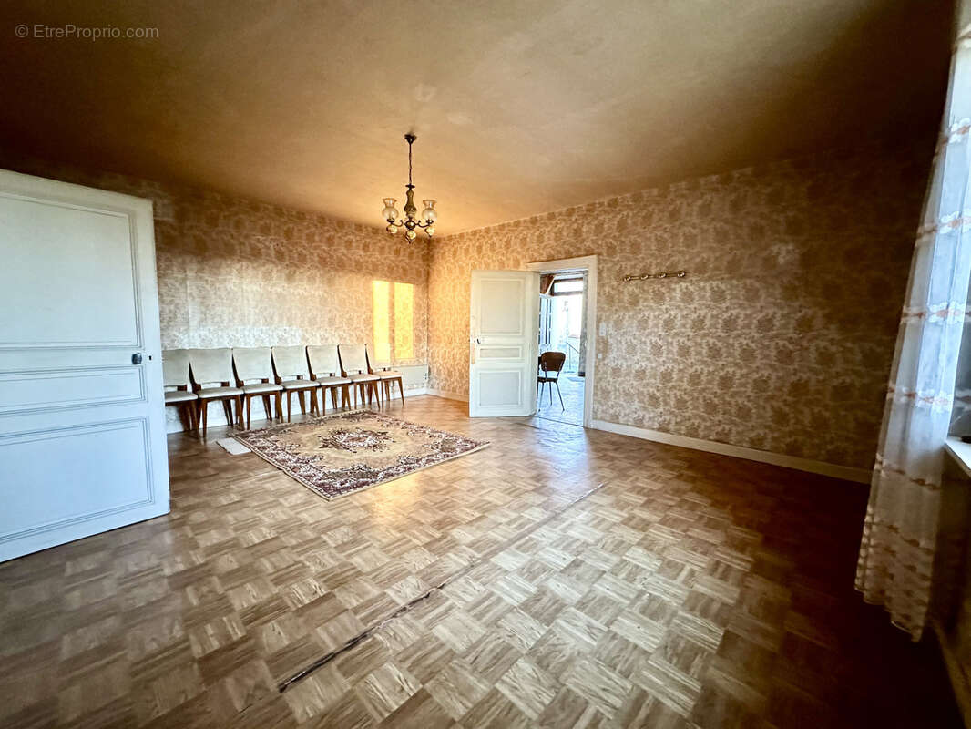 Maison à FAVEROLLES-ET-COEMY