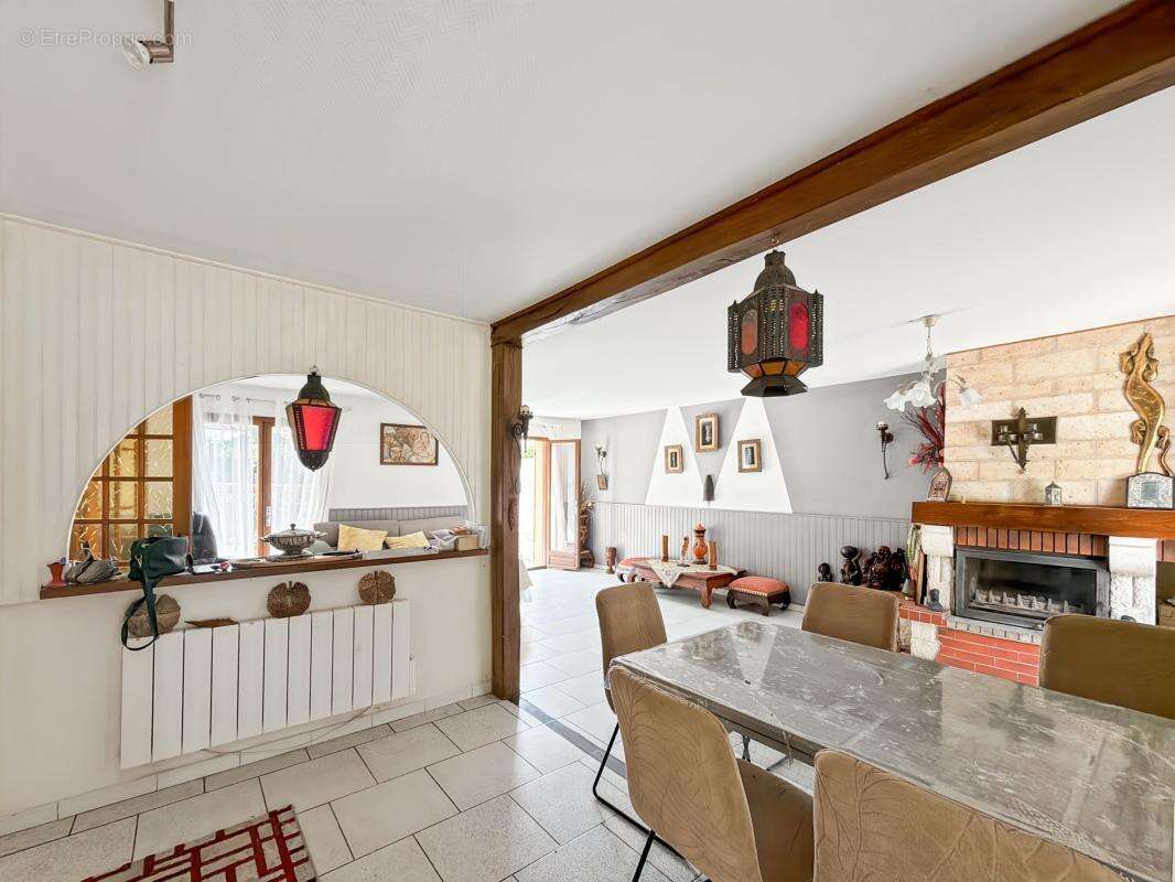  Maison familiale de plain-pied avec vue dominante – Un cadre de vie privilégié à La Chapelle-Gonaguet - photo 5