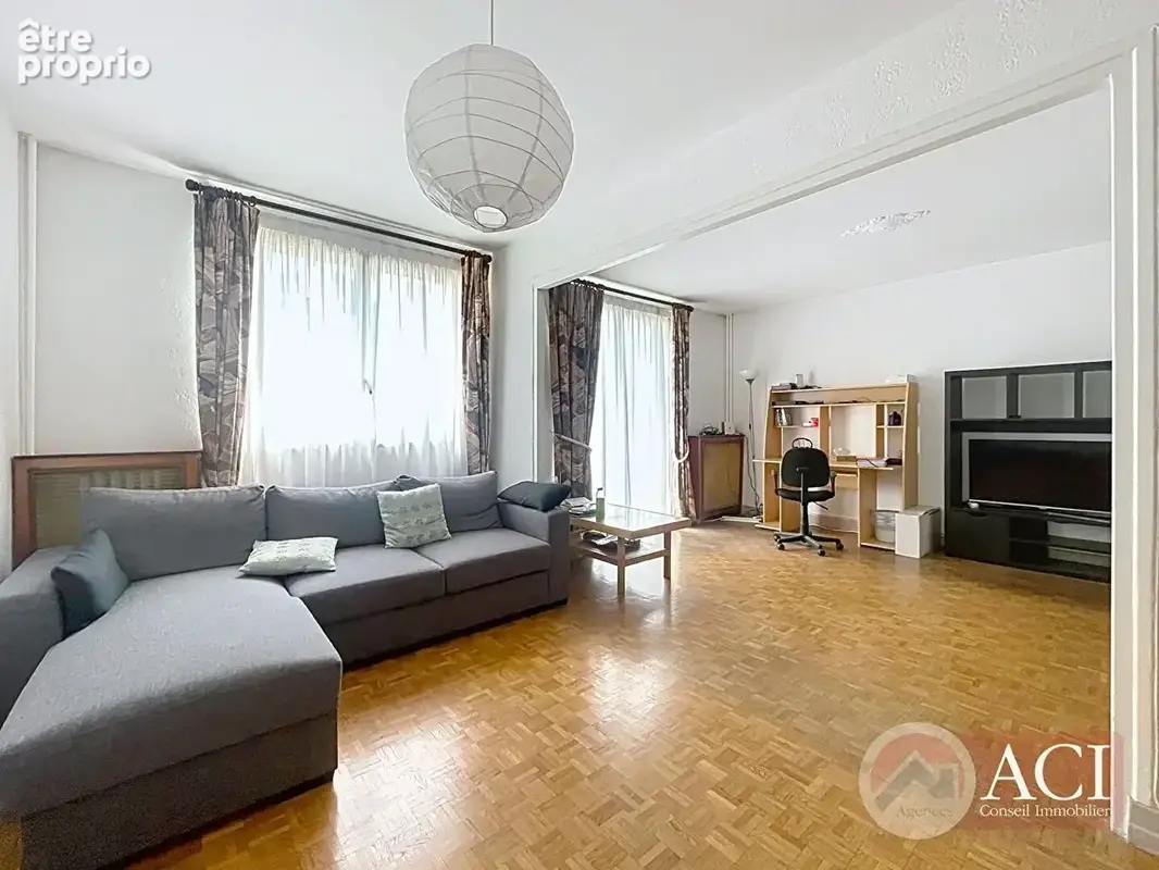 Appartement à VILLETANEUSE
