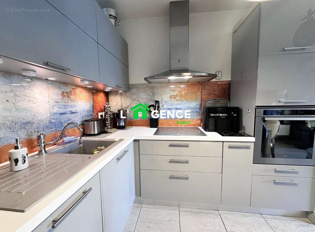 Appartement 74 m² à Istres  - photo 8