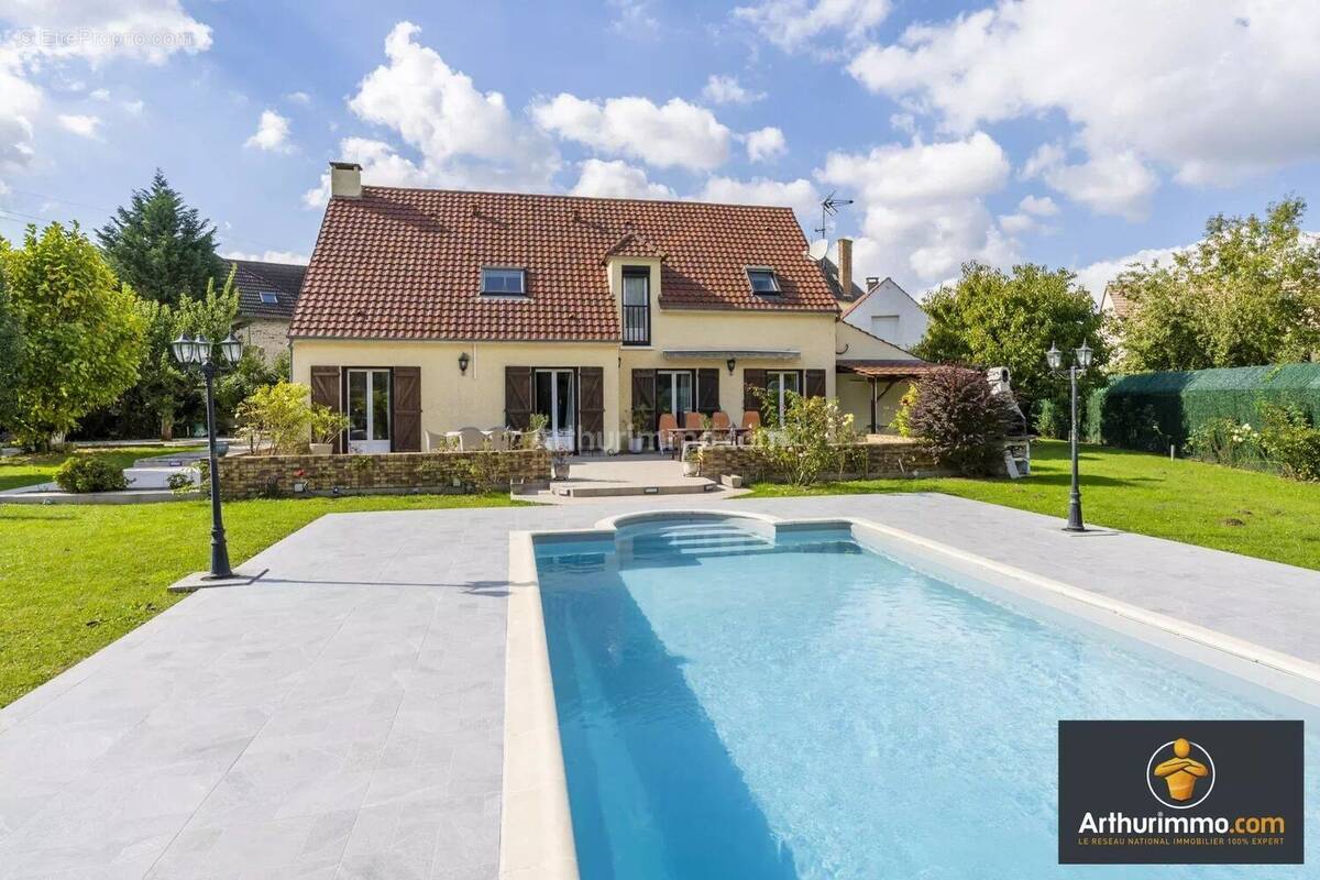 Maison à SAINT-FARGEAU-PONTHIERRY