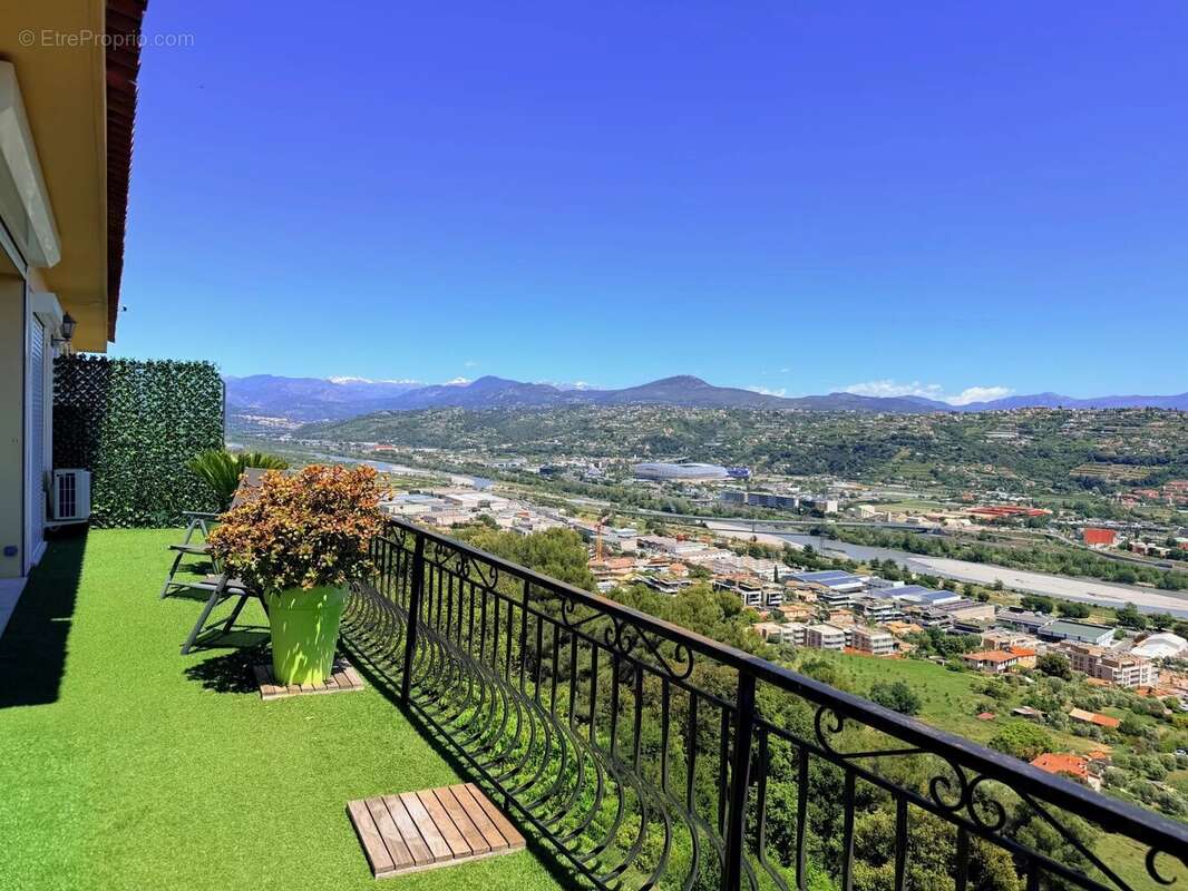 Appartement à SAINT-LAURENT-DU-VAR